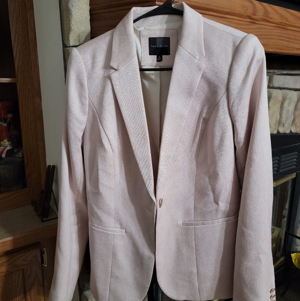 Women's 2pc suit. Pale pink color, soft material.  Medium Jackie & pants size 8M
